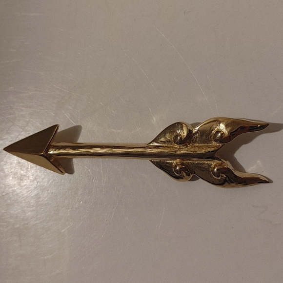 Gold Tone Arrow Brooch - Picture 2 of 5